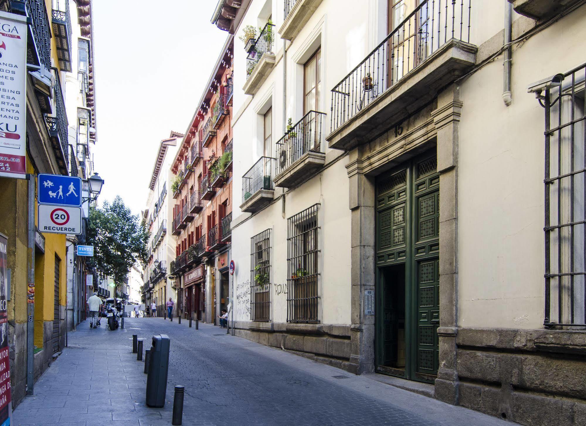 Gran Via Apartment Madrid Exterior photo