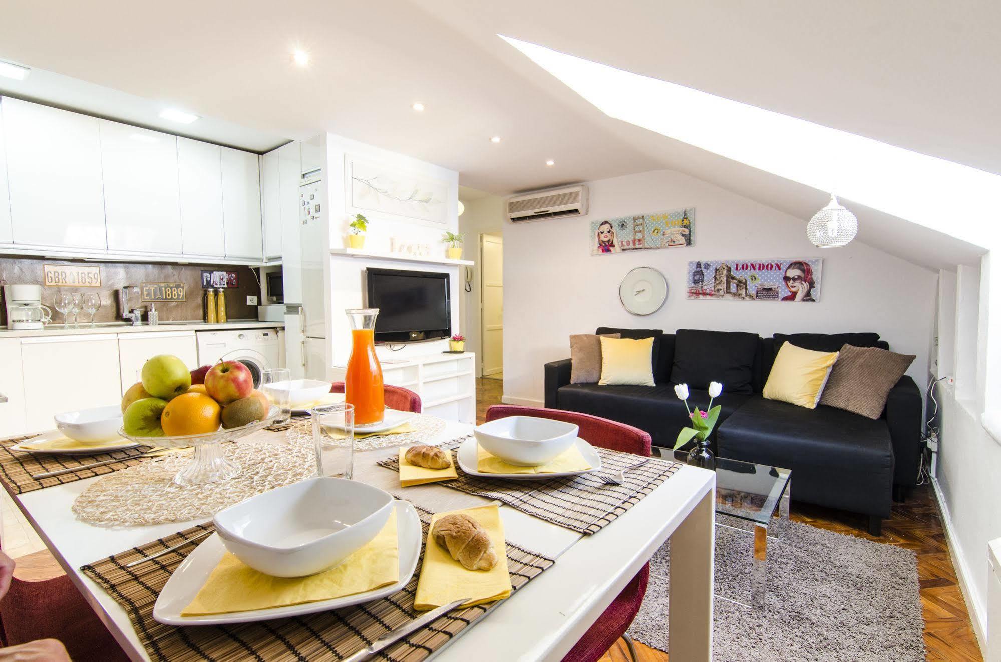 Gran Via Apartment Madrid Exterior photo
